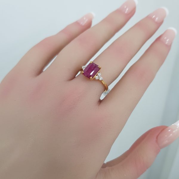 Yellow Gold Diamond Ring with Ruby- R4503