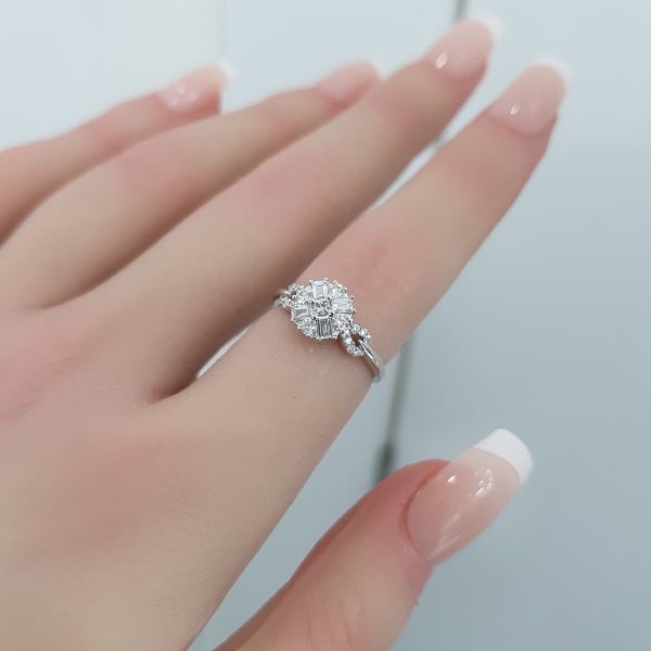 White Gold Diamond Ring - R4574