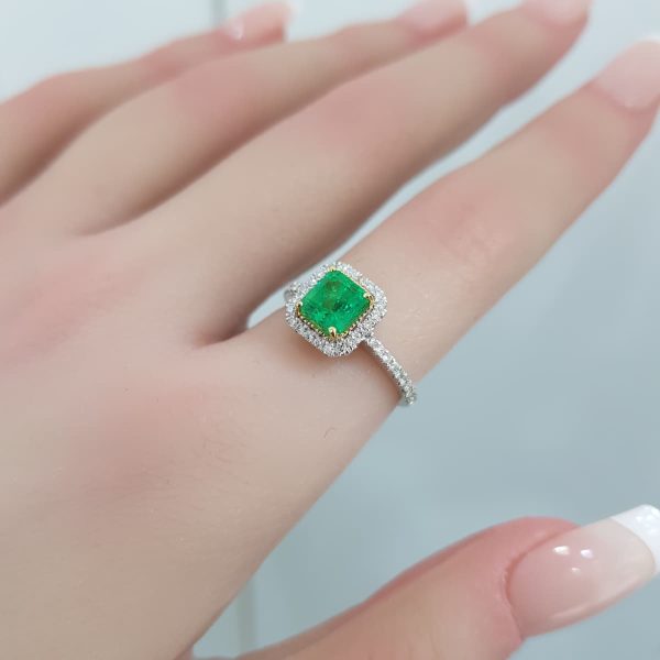 White Gold Diamond Ring with Natural Emerald - R7501