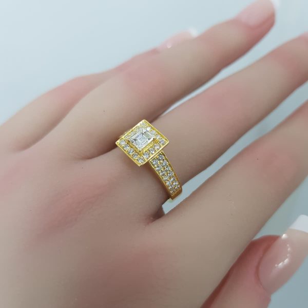 Yellow Gold Diamond Ring - R4551