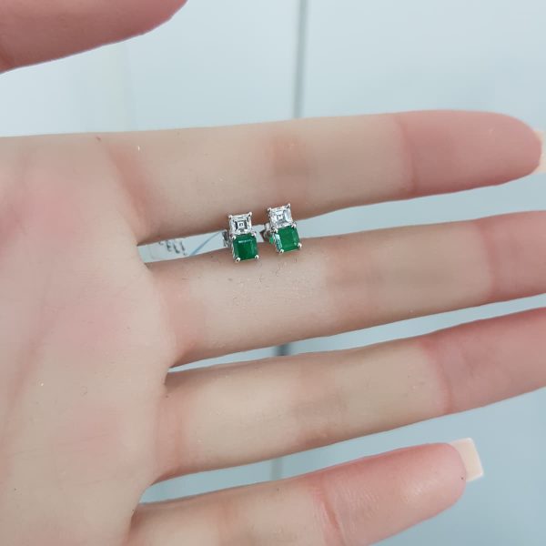 White Gold Diamond Earrings with Emerald - E4983