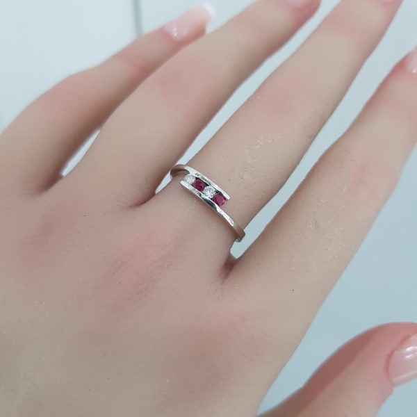 White Gold Diamond Ring with Natural Ruby - R7544