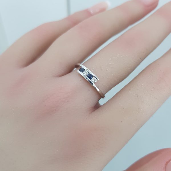 White Gold Diamond Ring with Sapphire - R7545