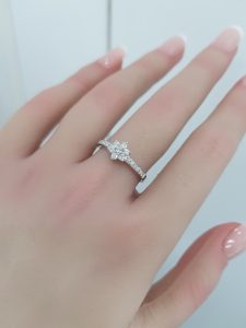 White Gold Diamond Ring - R7580