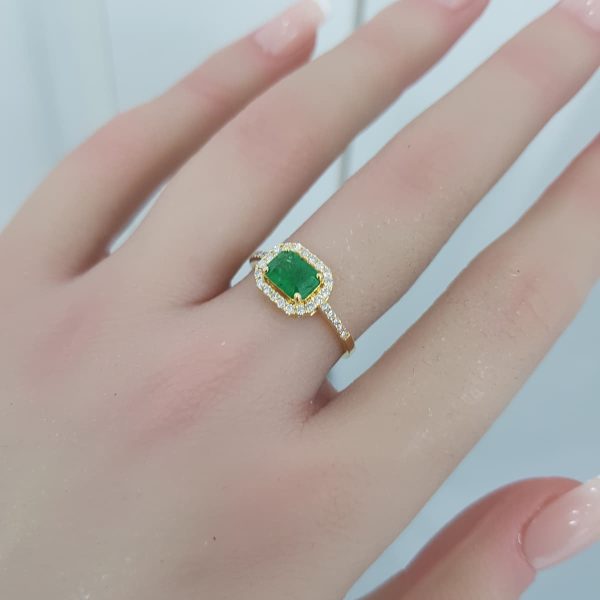 Yellow Gold Diamond Ring with Natural Emerald - R7659