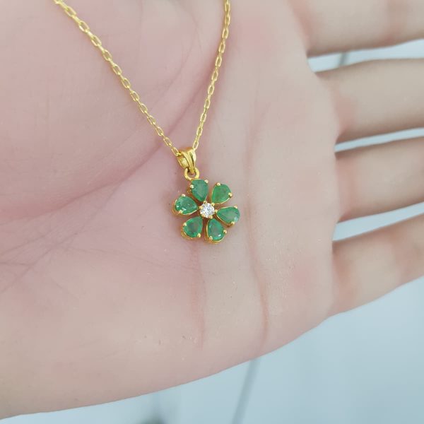 Yellow Gold Diamond Pendant with Natural Emerald - P5272