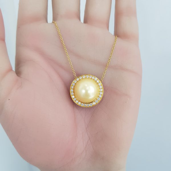 Yellow Gold Diamond Pendant with Pearl - P3229