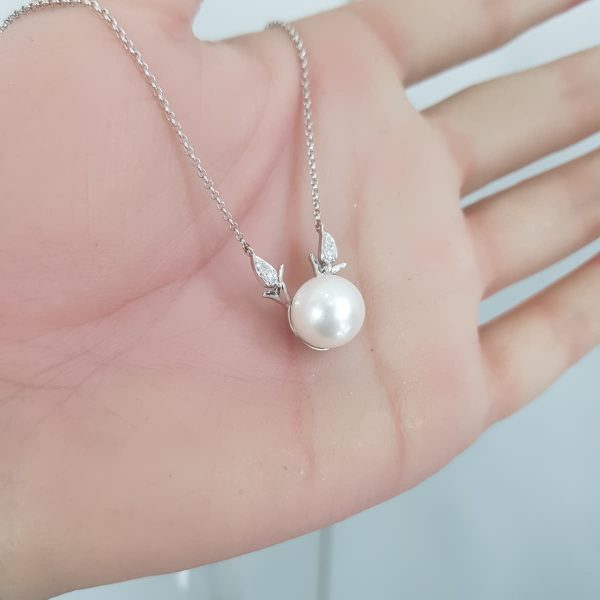 White Gold Diamond Pendant with Pearl - P5480