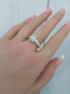 Yellow Gold Diamond Ring - R7703